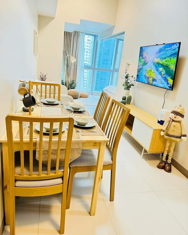 アンディ アンド フランセス プレイス アット BGC