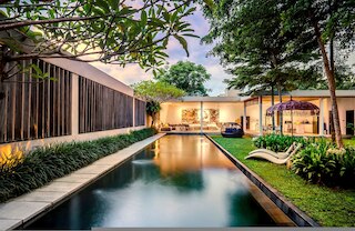 ロフト ボルケーノ バイ アルフレッド イン バリ - スタイリッシュ 2 ベッドルーム ロフト ウィズ プール ガーデン ライスフィールド ビュー