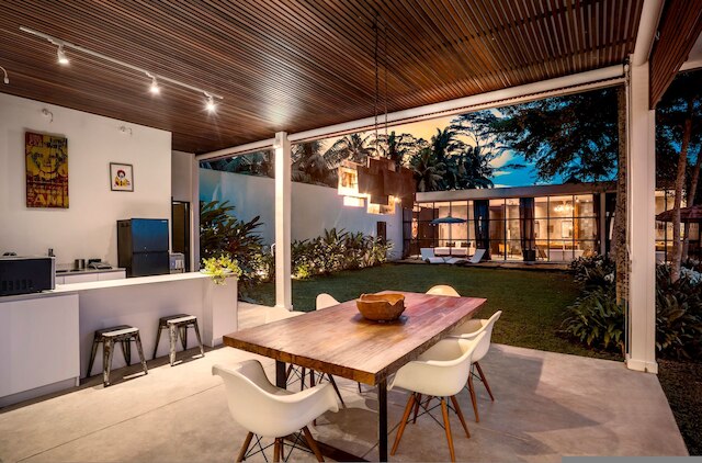 ロフト ボルケーノ バイ アルフレッド イン バリ - スタイリッシュ 2 ベッドルーム ロフト ウィズ プール ガーデン ライスフィールド ビュー