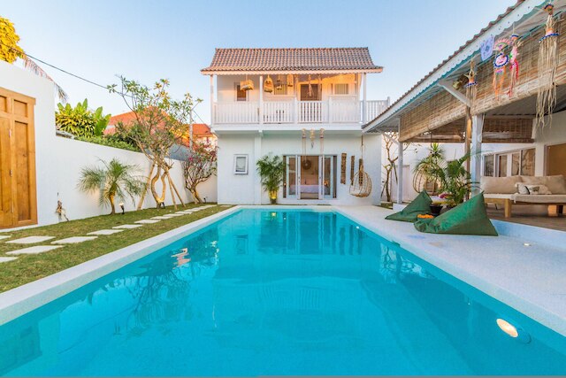 ヴィラ M バイ アルフレッド イン バリ - スタニング ファミリー ヴィラ ウィズ プール アット スミニャックビーチ