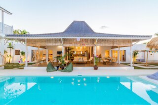 ヴィラ M バイ アルフレッド イン バリ - スタニング ファミリー ヴィラ ウィズ プール アット スミニャックビーチ