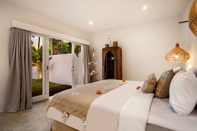 ヴィラ シーマ バイ アルフレッド イン バリ - ニュー ピースフル 5 ベッドルーム ヴィラ イン ザ ハート オブ スミニャック