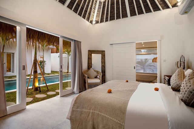 ヴィラ シーマ バイ アルフレッド イン バリ - ニュー ピースフル 5 ベッドルーム ヴィラ イン ザ ハート オブ スミニャック