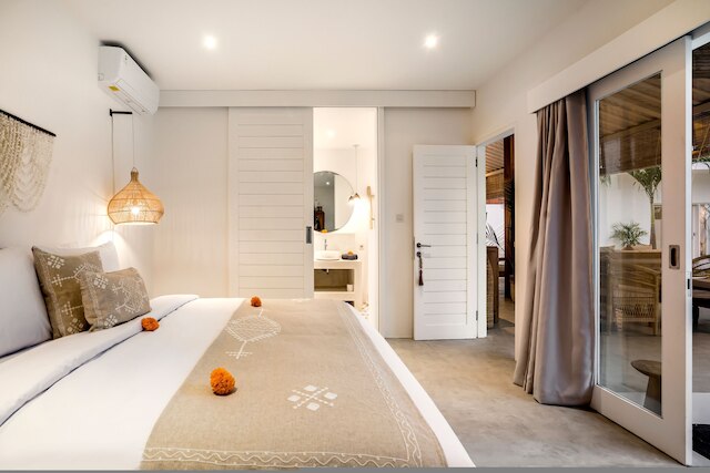 ヴィラ シーマ バイ アルフレッド イン バリ - ニュー ピースフル 5 ベッドルーム ヴィラ イン ザ ハート オブ スミニャック