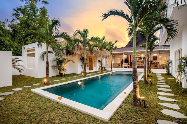 ヴィラ シーマ バイ アルフレッド イン バリ - ニュー ピースフル 5 ベッドルーム ヴィラ イン ザ ハート オブ スミニャック