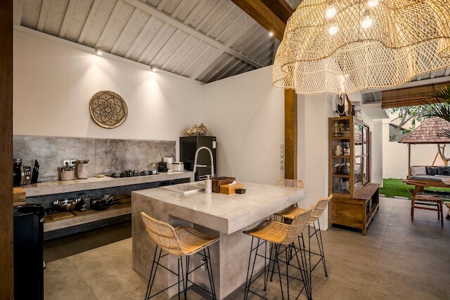 ヴィラ フォリー バイ アルフレッド イン バリ - ニュー 5 ベッドルーム ドリーム ヴィラ イン ザ ハート オブ スミニャック