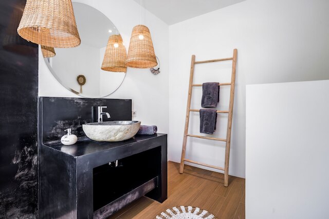 ヴィラ フォリー バイ アルフレッド イン バリ - ニュー 5 ベッドルーム ドリーム ヴィラ イン ザ ハート オブ スミニャック