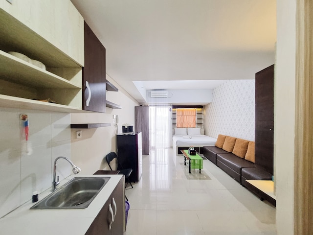 コージー アンド グッド プレイス スタジオ アット タマン メラティ シンドゥアディ アパートメント