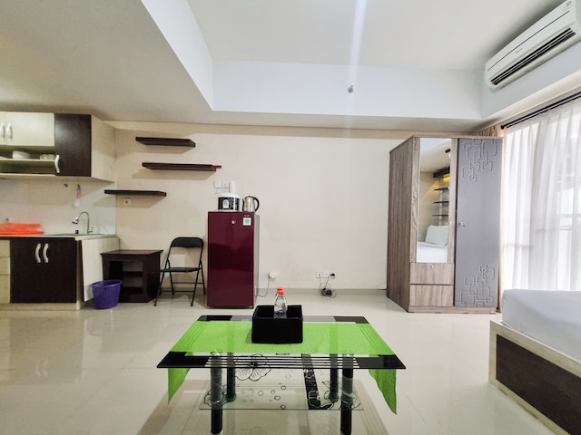 コージー アンド グッド プレイス スタジオ アット タマン メラティ シンドゥアディ アパートメント