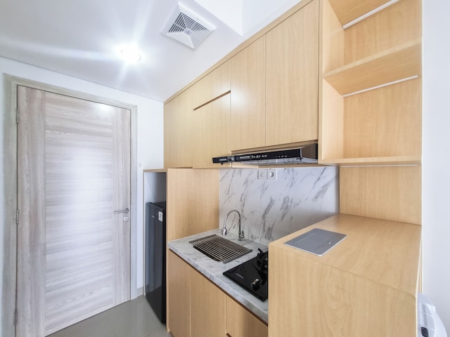 コージー リビング スタジオ アット タマン メラティ シンドゥアディ アパートメント