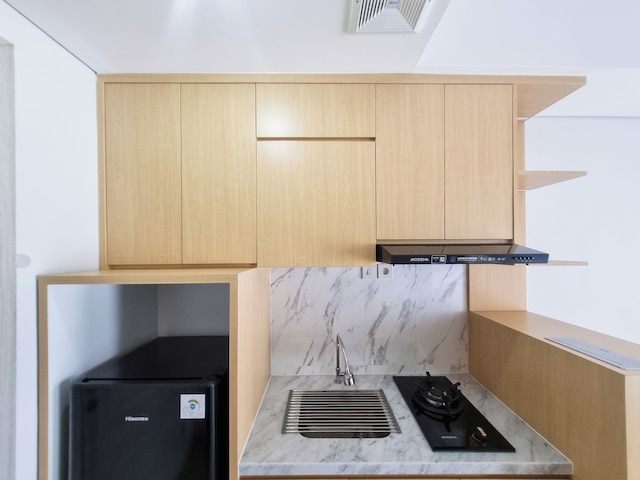 コージー リビング スタジオ アット タマン メラティ シンドゥアディ アパートメント