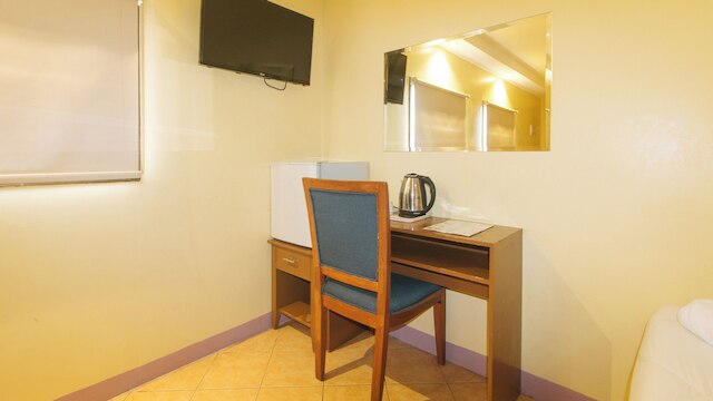 レッドドアーズ アット コンフィ イン エルミタ マニラ