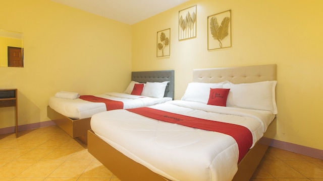 レッドドアーズ アット コンフィ イン エルミタ マニラ