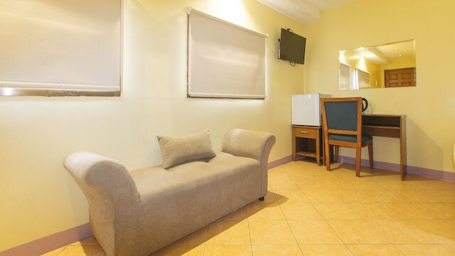 レッドドアーズ アット コンフィ イン エルミタ マニラ