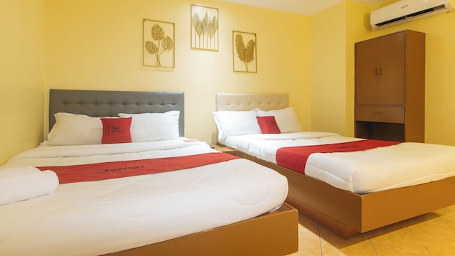 レッドドアーズ アット コンフィ イン エルミタ マニラ