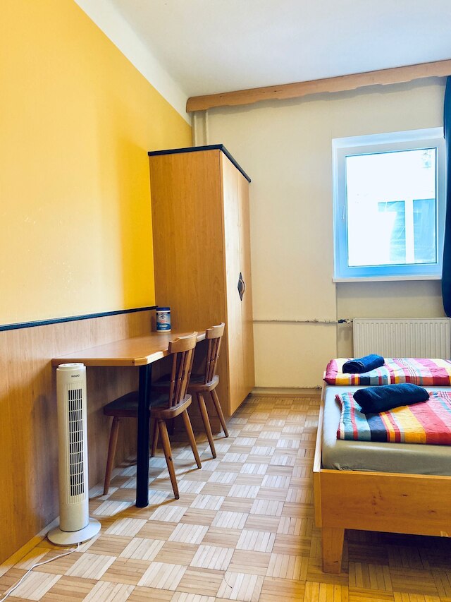 アフォーダブル セントラル ルームズ ニア U3