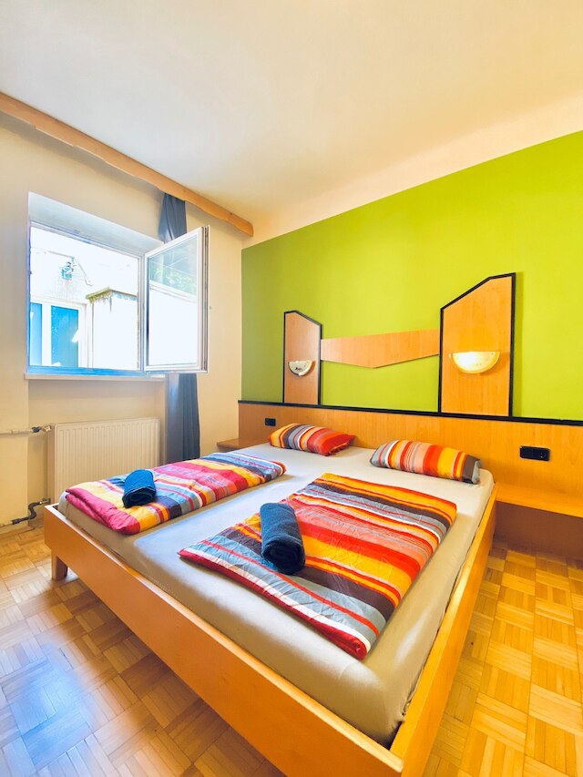 アフォーダブル セントラル ルームズ ニア U3