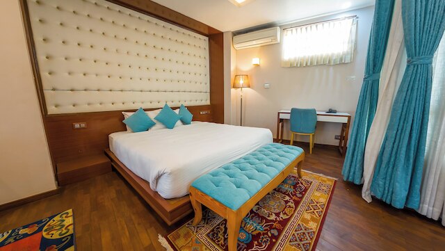 ラリット サービス アパートメント