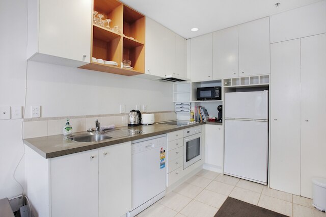 シティ ハイダウェイ 1 ベッドルーム アパートメント ウィズ プール - ジム