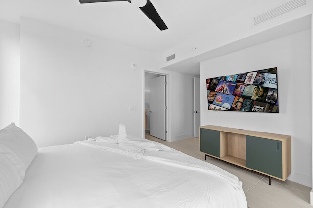 ラグジュアリー ダウンタウン コンド ウィズ シティ ビューズ