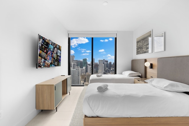 ラグジュアリー ダウンタウン コンド ウィズ シティ ビューズ