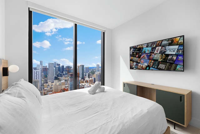 ラグジュアリー ダウンタウン コンド ウィズ シティ ビューズ