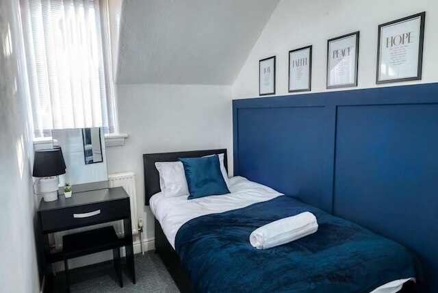 マンチェスター ジェム - スペーシャス 3 ベッドルーム ハウス