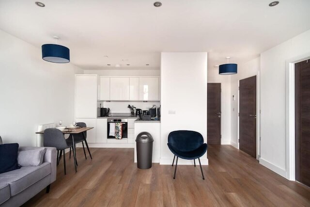 スナッグ 1ベッドルーム アパート 4Kテレビ フリーパーキング