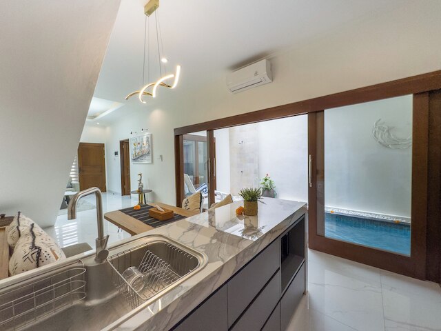 デ アメリア スミニャック ヴィラ バイ ナギサ バリ