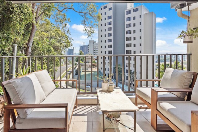 ヒルサイド イン ザ ハート オブ バーレイ