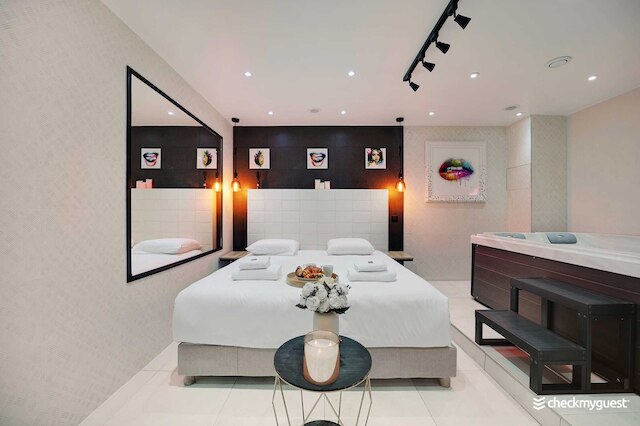 インティメイト フラット ウィズ エアコン & ジャクジー - 2ベッドルーム/6人 モンマルトル