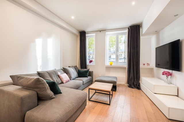 スペーシャス アパートメント ウィズ 2 ルームズ