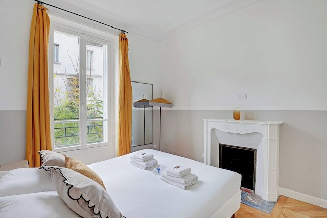 エレガンス アンド チャーム イン ザ シック タウン オブ ヌイイ