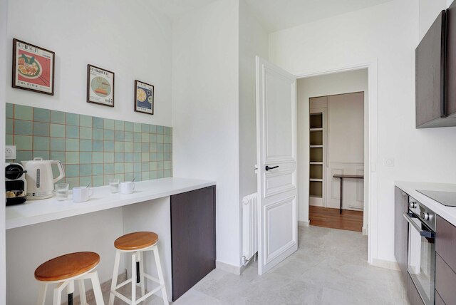 エレガンス アンド チャーム イン ザ シック タウン オブ ヌイイ