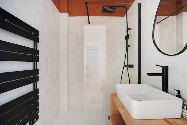 エレガンス アンド チャーム イン ザ シック タウン オブ ヌイイ