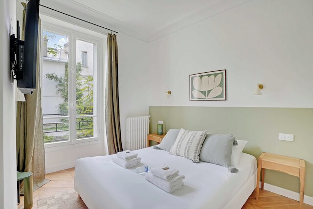 エレガンス アンド チャーム イン ザ シック タウン オブ ヌイイ