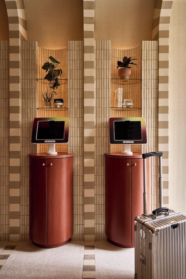 ナウ ナウ ノホ