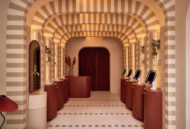 ナウ ナウ ノホ