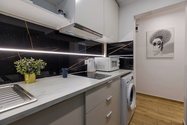 MG ポコジェ ウィズ ワルシャワ バイ メトロ ロンド ONZ