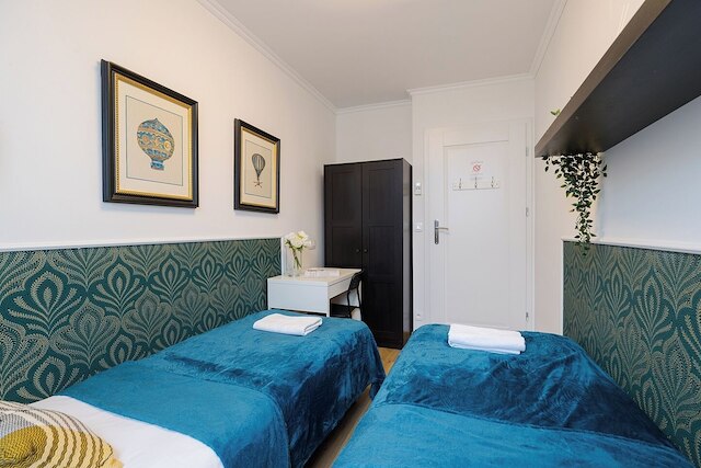 MG ポコジェ ウィズ ワルシャワ バイ メトロ ロンド ONZ