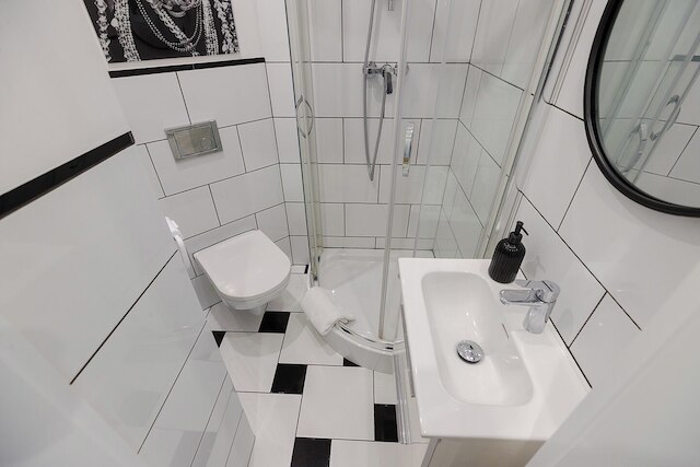 MG ポコジェ ウィズ ワルシャワ バイ メトロ ロンド ONZ