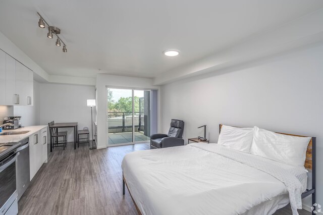 モダン スタジオ ステップス トゥ UW