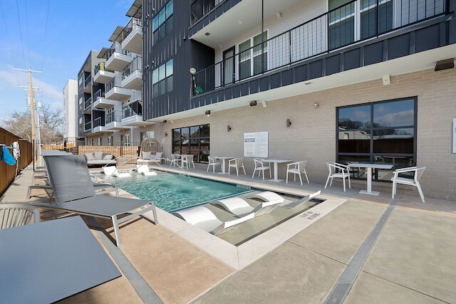 メッド ジェット イーズ 1 ベッドルーム プライベート バックヤード DAL Utsw