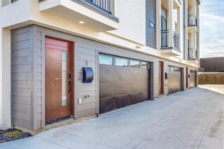 モダン アーバン ゲッタウェイ ルーフトップ バックヤード