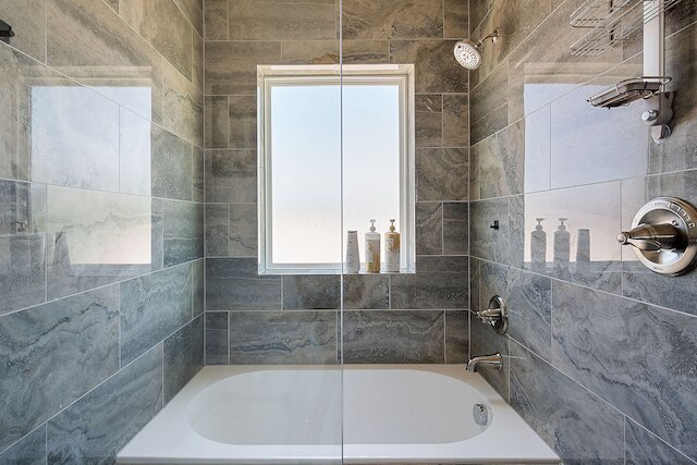 モダン タウンホーム ルーフトップ バックヤード ガレージ 2