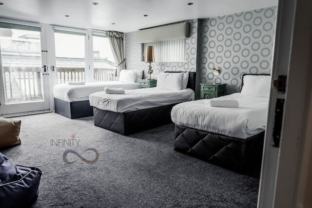 インフィニティ パーティーパッドリバプール ヘン アンド スタグ ウェルカム