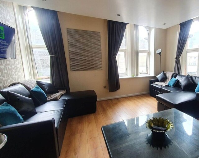 コントラクター ブッカーズ アット インフィニティ アパートメンツ