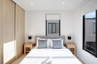 アーバン ヴォーグ エスケープ ウィズ パーキング - エアコン