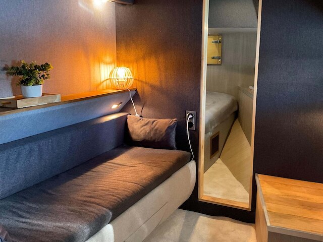 ラグジュアリー ヨット イン ラ ロシェル ウィズ ア テラス