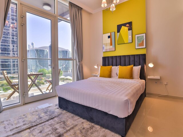 ラックス アパートメンツ ニア ドバイ モール、ブルジュ ハリファ - プール、ジム、& パーキング